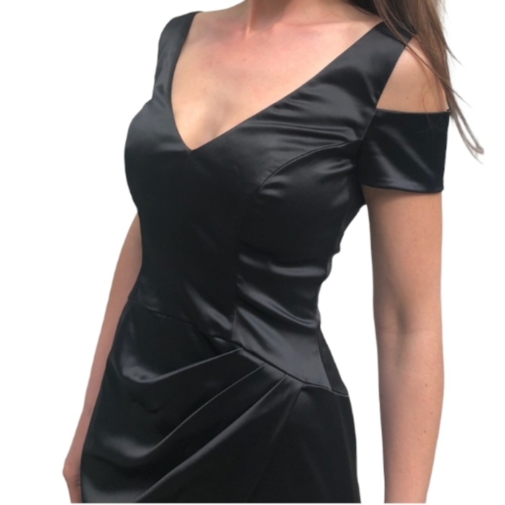 bebe- Cold Shoulder Dress - Picture 4 of 9